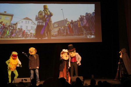 Otroška predstava Zaljubljeni v Butale 02 Foto Ljubo Vukelič